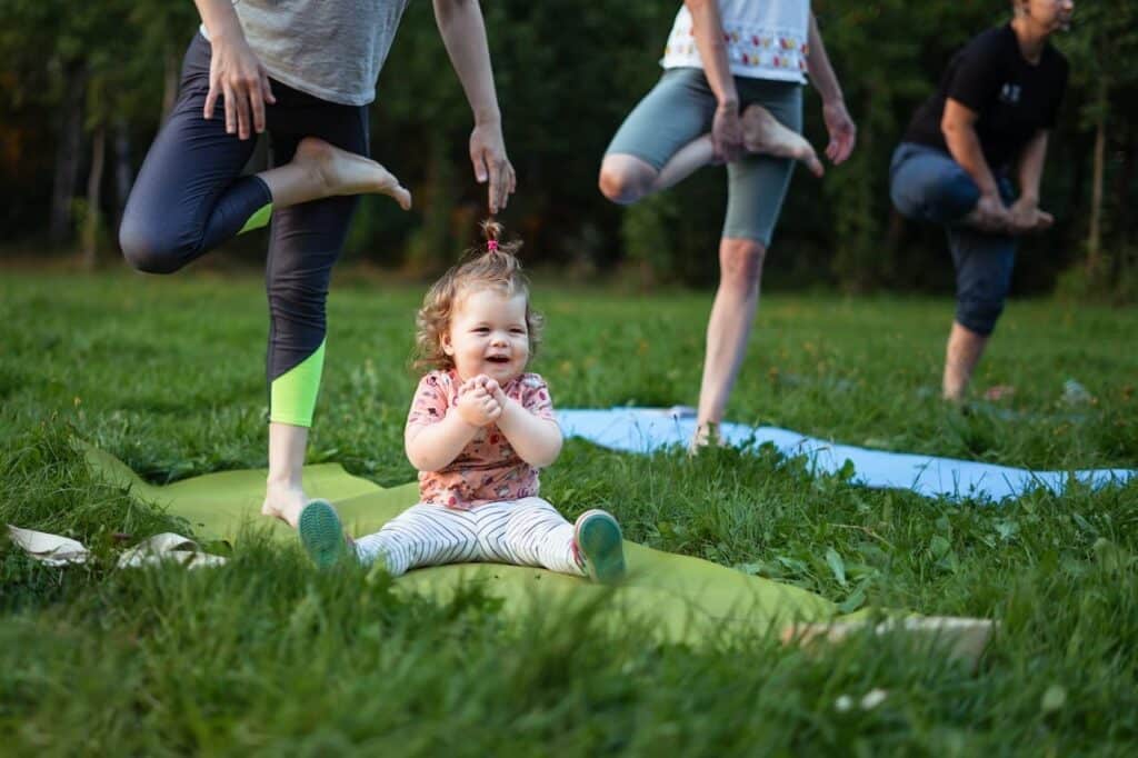 Yoga postnatal : prendre soin de soi après le passage du bébé